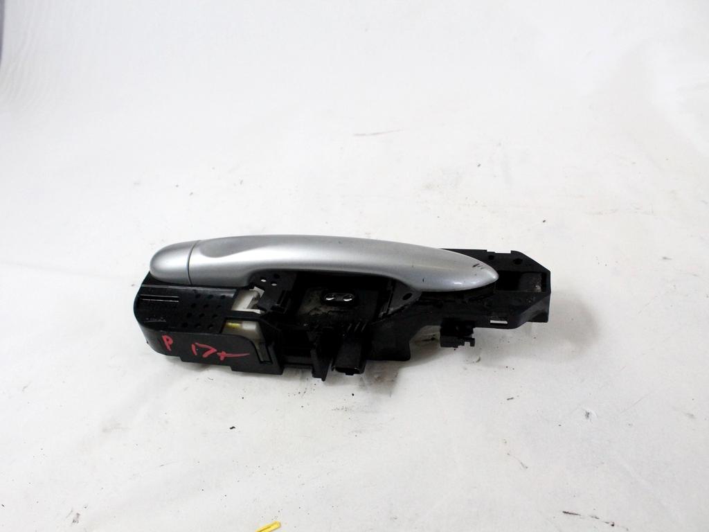 ZUNANJA KLJUKA ZADNJA DESNA VRATA OEM N. 806B03759R ORIGINAL REZERVNI DEL RENAULT SCENIC XMOD / SCENIC JZ0/1 MK3 (2009 - 2012) DIESEL LETNIK 2010