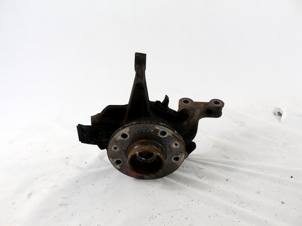 LEVI VRTLJIVI LEZAJ / PESTO KOLESA Z LEZAJEM SPREDAJ OEM N. 400154705R ORIGINAL REZERVNI DEL RENAULT SCENIC XMOD / SCENIC JZ0/1 MK3 (2009 - 2012) DIESEL LETNIK 2010