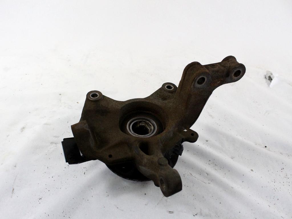 LEVI VRTLJIVI LEZAJ / PESTO KOLESA Z LEZAJEM SPREDAJ OEM N. 400154705R ORIGINAL REZERVNI DEL RENAULT SCENIC XMOD / SCENIC JZ0/1 MK3 (2009 - 2012) DIESEL LETNIK 2010