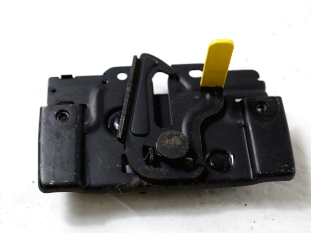 ZAKLEP POKROVA MOTORJA  OEM N. 8A6A-16700B-DX ORIGINAL REZERVNI DEL FORD FIESTA CB1 CNN MK6 (09/2008 - 11/2012) BENZINA LETNIK 2010