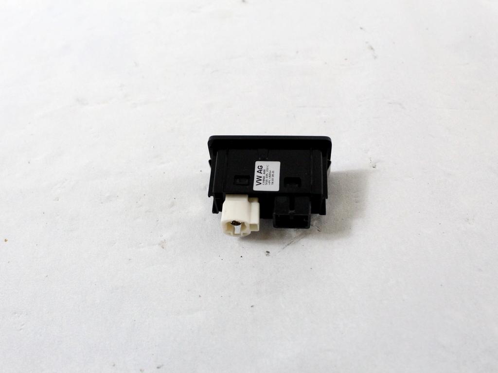 USB / AUX OEM N. 5G0035222C ORIGINAL REZERVNI DEL VOLKSWAGEN GOLF VII 5G1 BQ1 BE1 BE2 BA5 BV5 MK7 (2012 - 2017)DIESEL LETNIK 2014