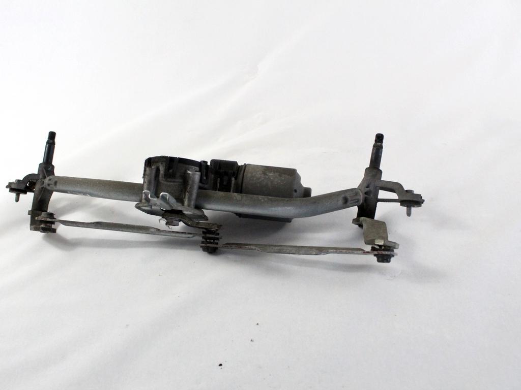 MOTORCEK PREDNJIH BRISALCEV OEM N. 9681204380 ORIGINAL REZERVNI DEL PEUGEOT 207 / 207 CC R WA WC WD WK (05/2009 - 2015) DIESEL LETNIK 2011