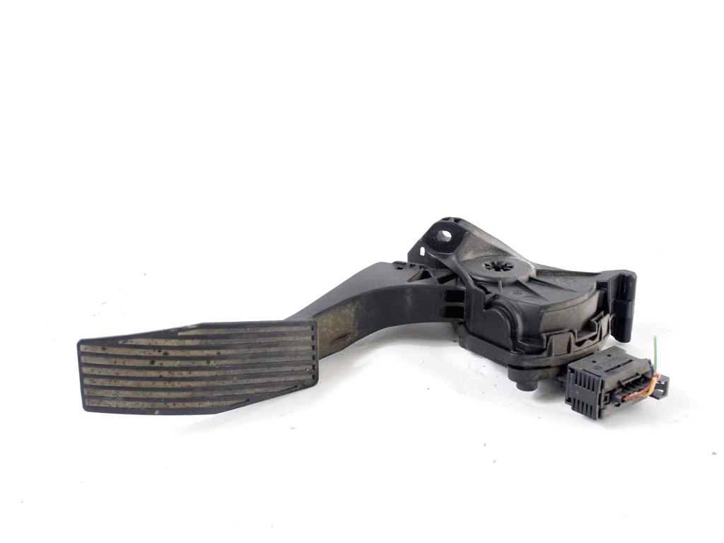 PEDALI OEM N. 13252702 ORIGINAL REZERVNI DEL OPEL ASTRA J P10 5P/3P/SW (2010 - 2015) DIESEL LETNIK 2014