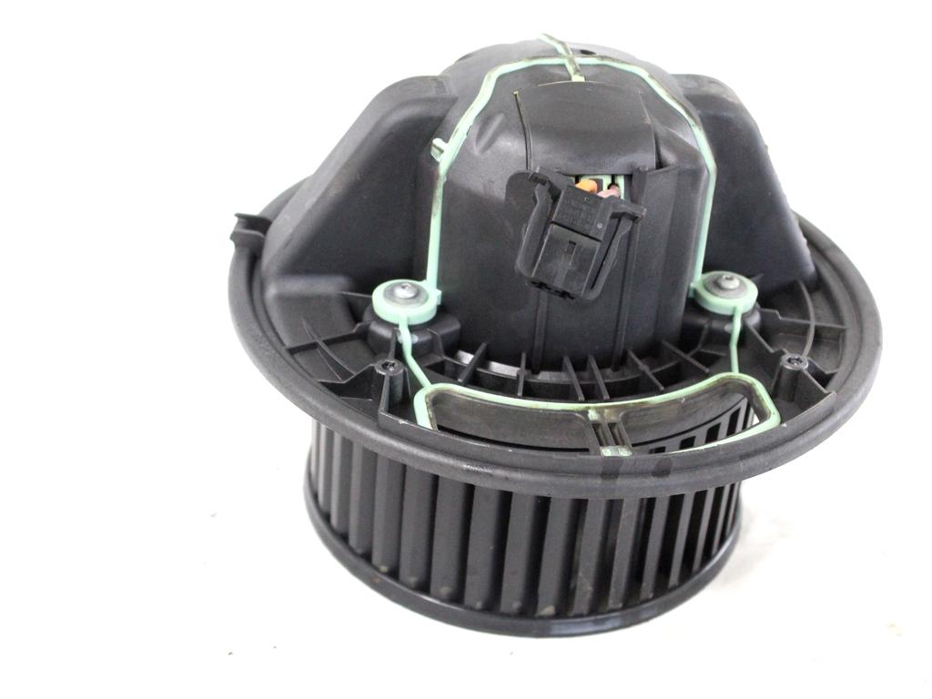 VENTILATOR  KABINE  OEM N. 64116933663 ORIGINAL REZERVNI DEL BMW SERIE 3 BER/SW/COUPE/CABRIO E90/E91/E92/E93 LCI R (2009 - 2012) DIESEL LETNIK 2010