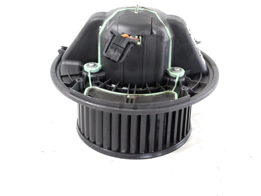 VENTILATOR  KABINE  OEM N. 64116933663 ORIGINAL REZERVNI DEL BMW SERIE 3 BER/SW/COUPE/CABRIO E90/E91/E92/E93 LCI R (2009 - 2012) DIESEL LETNIK 2010