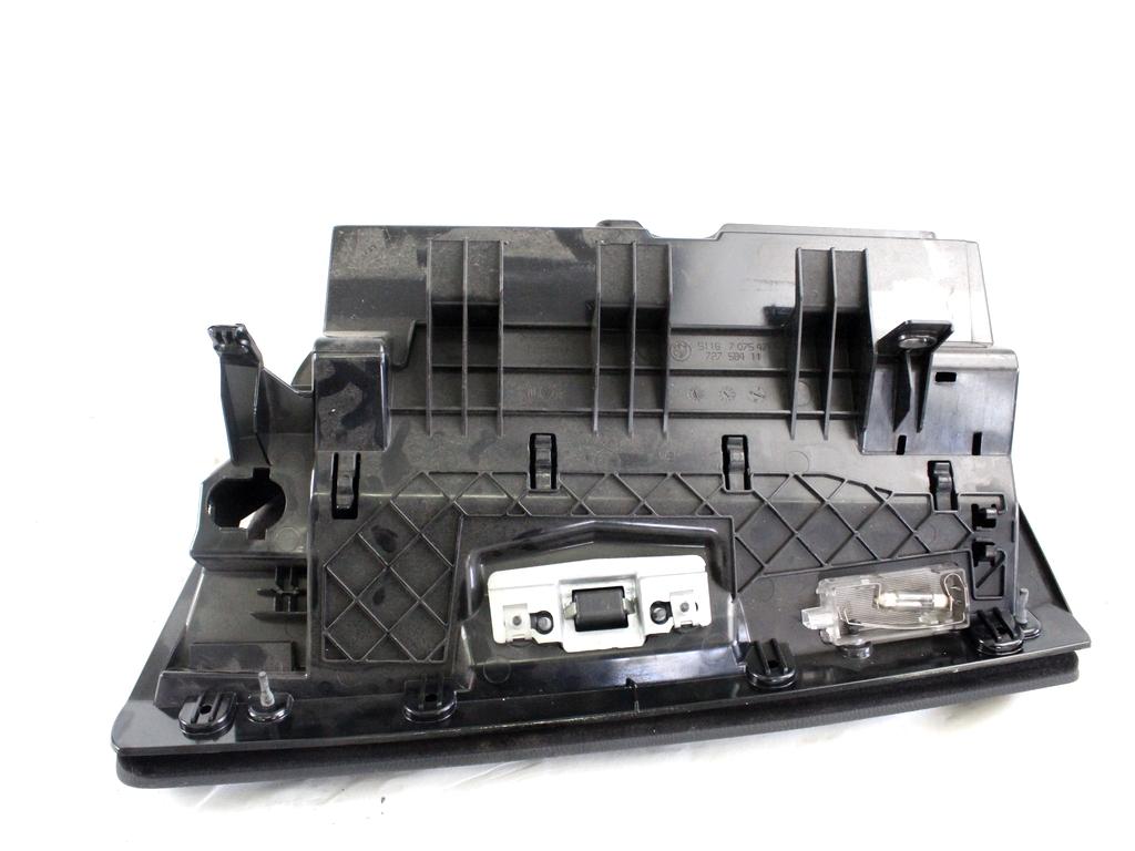 PREDAL ZA DOKUMENTE OEM N. 51167075479 ORIGINAL REZERVNI DEL BMW SERIE 3 BER/SW/COUPE/CABRIO E90/E91/E92/E93 LCI R (2009 - 2012) DIESEL LETNIK 2010