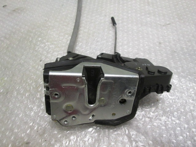 CENTRALNO ZAKLEPANJE ZADNJIH DESNIH VRAT OEM N. 51227011246 ORIGINAL REZERVNI DEL BMW SERIE 3 E46 BER/SW/COUPE/CABRIO LCI R (2002 - 2005) DIESEL LETNIK 2002