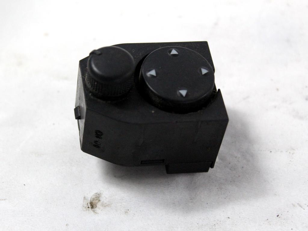 STIKALA ELEKTRICNIH OGLEDAL  OEM N. 8D0959565A ORIGINAL REZERVNI DEL AUDI A3 MK1R 8L 8L1 3P/5P (2000 - 2003) DIESEL LETNIK 2001