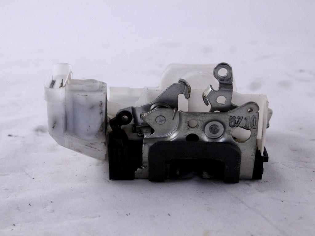 CENTRALNI ZAKLEP SPREDNJIH VRAT  OEM N. 46535997 ORIGINAL REZERVNI DEL FIAT PUNTO 188 MK2 R (2003 - 2011) BENZINA LETNIK 2010