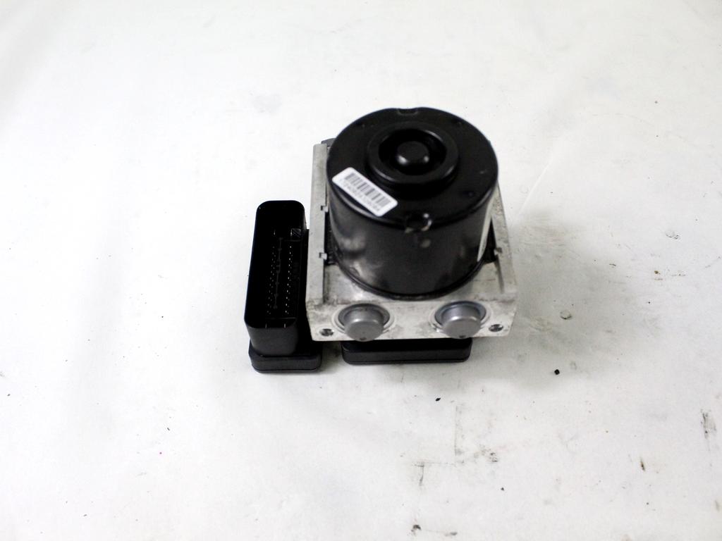 ABS AGREGAT S PUMPO OEM N. 8V512M110AD ORIGINAL REZERVNI DEL FORD FIESTA CB1 CNN MK6 (09/2008 - 11/2012) DIESEL LETNIK 2009