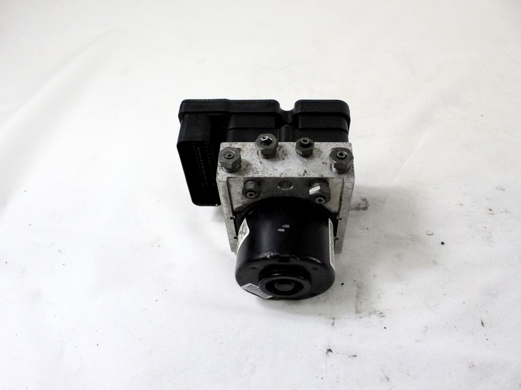 ABS AGREGAT S PUMPO OEM N. 8V512M110AD ORIGINAL REZERVNI DEL FORD FIESTA CB1 CNN MK6 (09/2008 - 11/2012) DIESEL LETNIK 2009