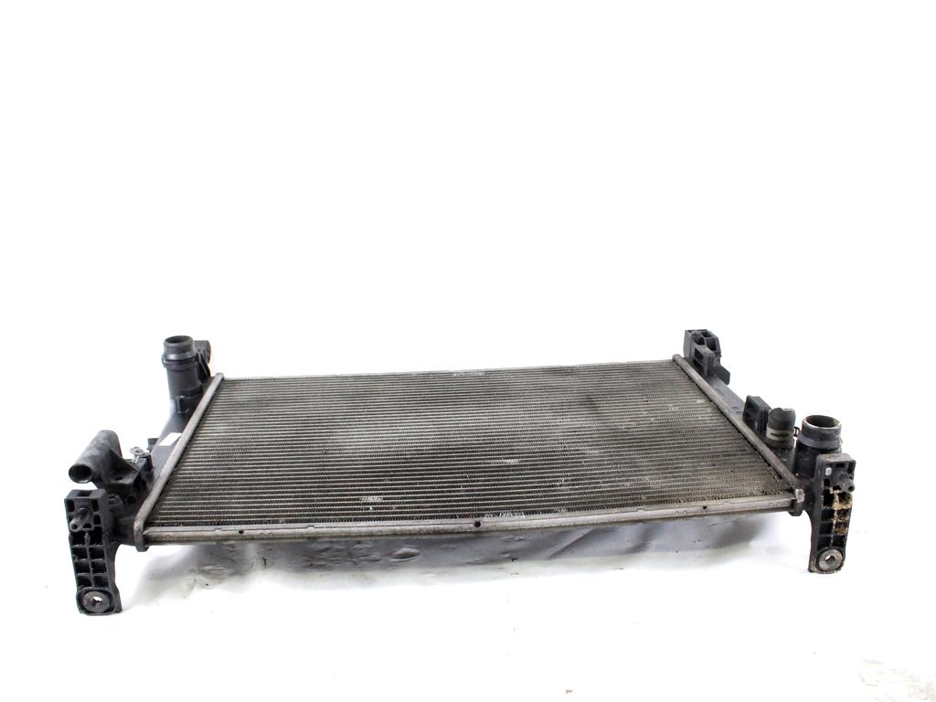 RADIATOR VODE OEM N. 13313296 ORIGINAL REZERVNI DEL OPEL CORSA D S07 (2006 - 2011) DIESEL LETNIK 2010