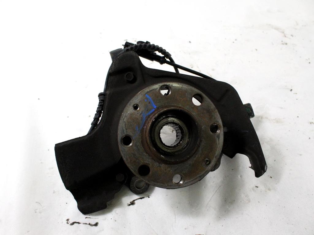 VRTLJIVI LEZAJ DESNO / PESTO KOLESA Z LEZAJEM SPREDAJ OEM N. 19726 MONTANTE SOSPENSIONE ANTERIORE DESTRO MOZZO ORIGINAL REZERVNI DEL OPEL CORSA D S07 (2006 - 2011) DIESEL LETNIK 2010