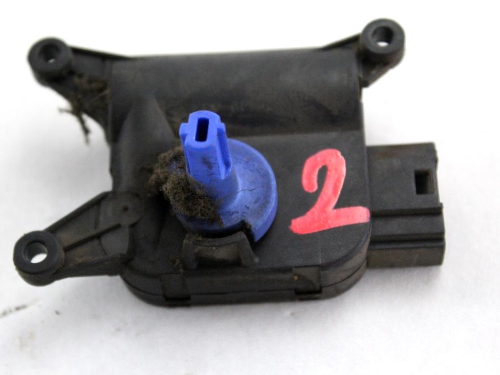 MOTORCEK OGREVANJA OEM N. 8E1820511D ORIGINAL REZERVNI DEL AUDI A4 B6 8E2 8E5 BER/SW (2001 - 2005) DIESEL LETNIK 2002