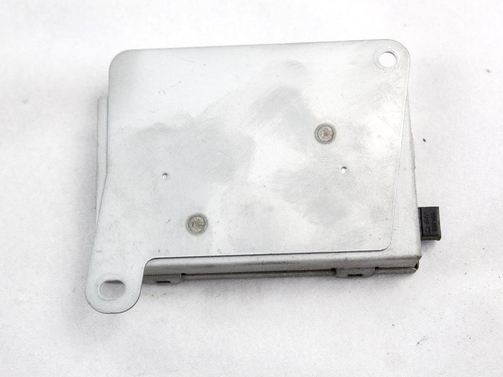 OJACEVALEC / ANTENA OEM N. 8E9035225 ORIGINAL REZERVNI DEL AUDI A4 B6 8E2 8E5 BER/SW (2001 - 2005) DIESEL LETNIK 2002