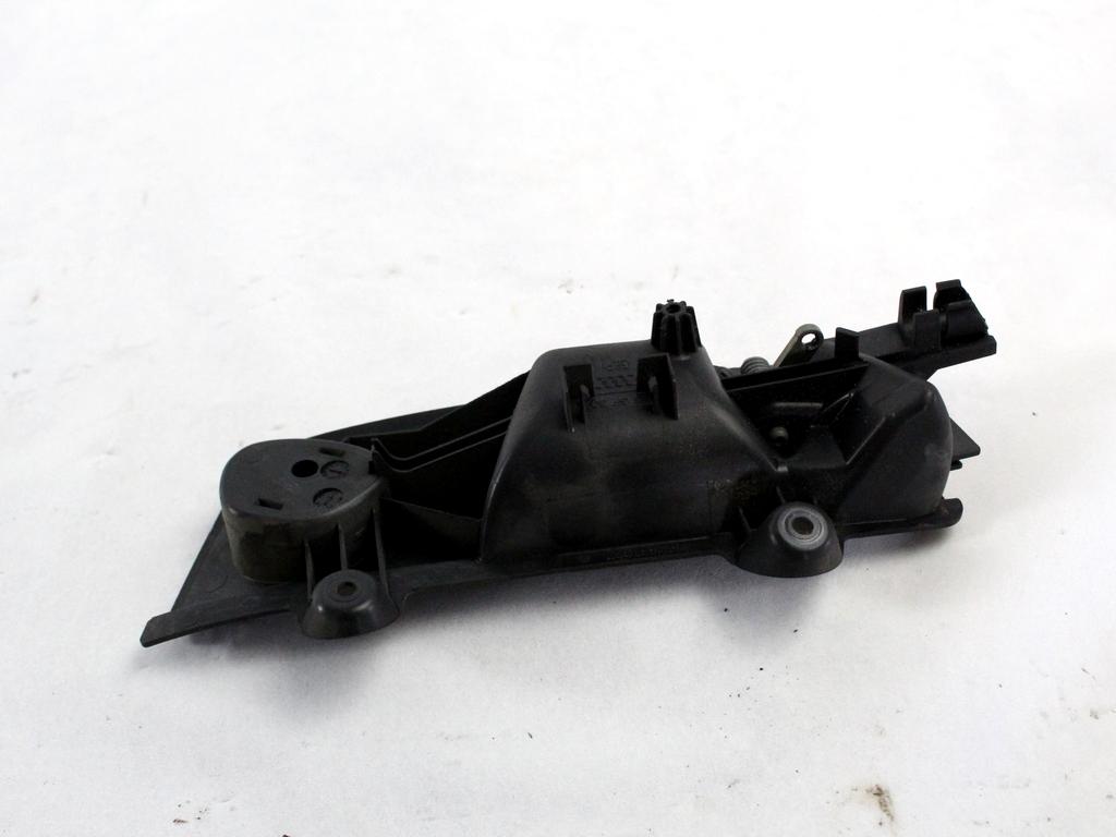 NOTRANJA KLJUKA  OEM N. 8E1837020F ORIGINAL REZERVNI DEL AUDI A4 B6 8E2 8E5 BER/SW (2001 - 2005) DIESEL LETNIK 2002