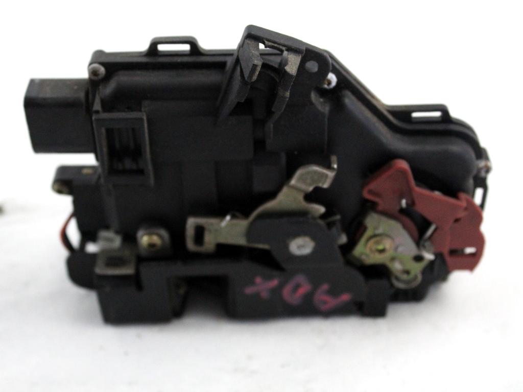 CENTRALNI ZAKLEP SPREDNJIH VRAT  OEM N. 8E1837016C ORIGINAL REZERVNI DEL AUDI A4 B6 8E2 8E5 BER/SW (2001 - 2005) DIESEL LETNIK 2002