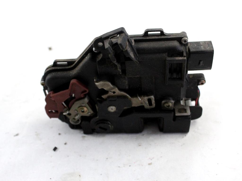 CENTRALNA KLJUCAVNICA ZADJIH LEVIH VRAT OEM N. 8E0839015C ORIGINAL REZERVNI DEL AUDI A4 B6 8E2 8E5 BER/SW (2001 - 2005) DIESEL LETNIK 2002