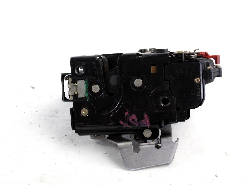 CENTRALNO ZAKLEPANJE ZADNJIH DESNIH VRAT OEM N. 8E0839016C ORIGINAL REZERVNI DEL AUDI A4 B6 8E2 8E5 BER/SW (2001 - 2005) DIESEL LETNIK 2002