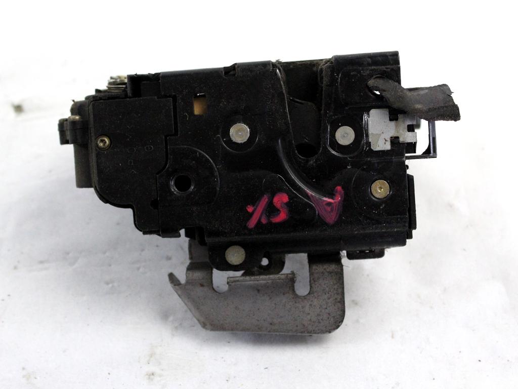 CENTRALNO ZAKLEPANJE PREDNIH LEVIH VRAT OEM N. 4B1837015G ORIGINAL REZERVNI DEL AUDI A4 B6 8E2 8E5 BER/SW (2001 - 2005) DIESEL LETNIK 2002