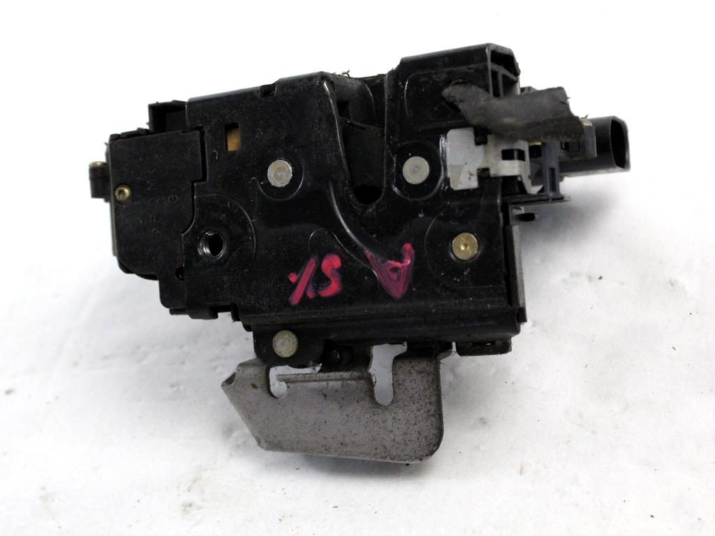 CENTRALNO ZAKLEPANJE PREDNIH LEVIH VRAT OEM N. 4B1837015G ORIGINAL REZERVNI DEL AUDI A4 B6 8E2 8E5 BER/SW (2001 - 2005) DIESEL LETNIK 2002