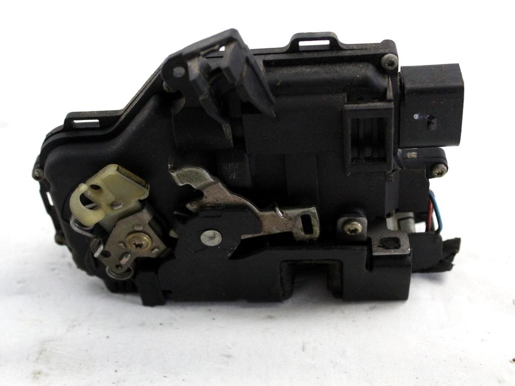 CENTRALNO ZAKLEPANJE PREDNIH LEVIH VRAT OEM N. 4B1837015G ORIGINAL REZERVNI DEL AUDI A4 B6 8E2 8E5 BER/SW (2001 - 2005) DIESEL LETNIK 2002