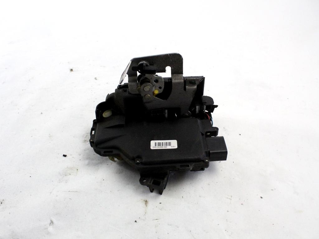 CENTRALNO ZAKLEPANJE PREDNIH LEVIH VRAT OEM N. 4B1837015G ORIGINAL REZERVNI DEL AUDI A4 B6 8E2 8E5 BER/SW (2001 - 2005) DIESEL LETNIK 2002