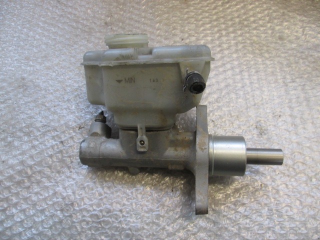 ZAVORNI CILINDER OEM N. 1K1611301A ORIGINAL REZERVNI DEL VOLKSWAGEN TOURAN 1T1 MK1 (2003 - 11/2006) DIESEL LETNIK 2004