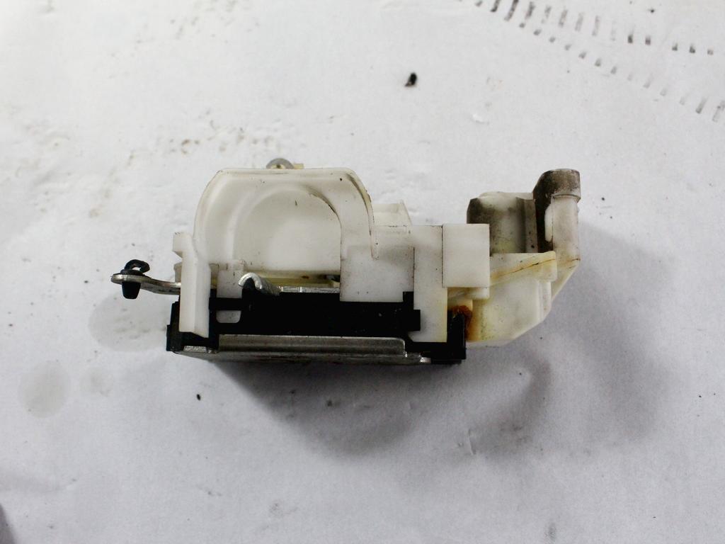 CENTRALNI ZAKLEP SPREDNJIH VRAT  OEM N. 46535997 ORIGINAL REZERVNI DEL FIAT PUNTO 188 MK2 R (2003 - 2011) DIESEL LETNIK 2003