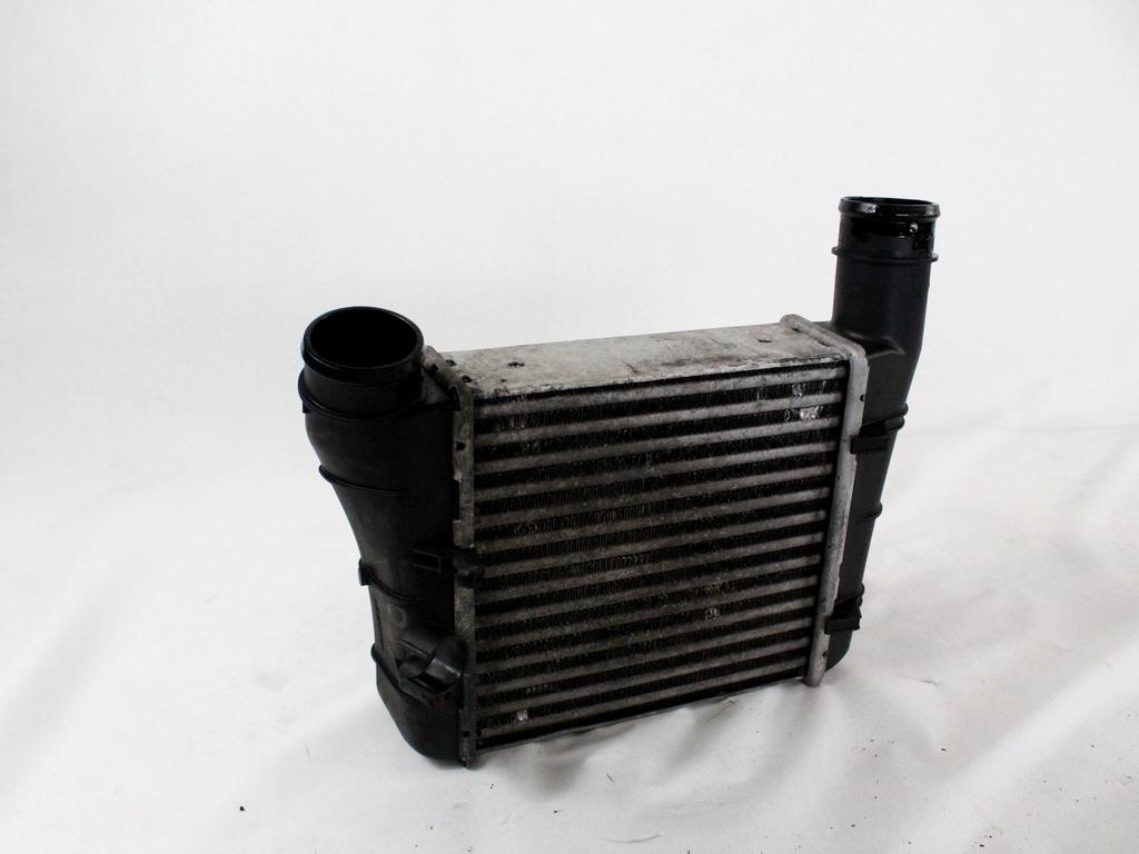 HLADILNIK INTERCOOLER OEM N. 8E0145805F ORIGINAL REZERVNI DEL AUDI A4 B6 8E2 8E5 BER/SW (2001 - 2005) DIESEL LETNIK 2002