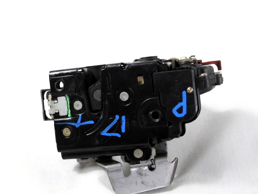 CENTRALNO ZAKLEPANJE ZADNJIH DESNIH VRAT OEM N. 8E0839016C ORIGINAL REZERVNI DEL AUDI A4 B6 8E2 8E5 BER/SW (2001 - 2005) DIESEL LETNIK 2002