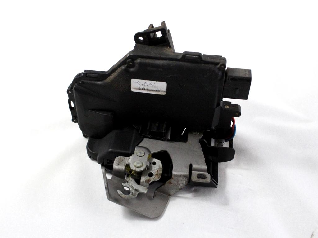 CENTRALNO ZAKLEPANJE ZADNJIH DESNIH VRAT OEM N. 8E0839016C ORIGINAL REZERVNI DEL AUDI A4 B6 8E2 8E5 BER/SW (2001 - 2005) DIESEL LETNIK 2002