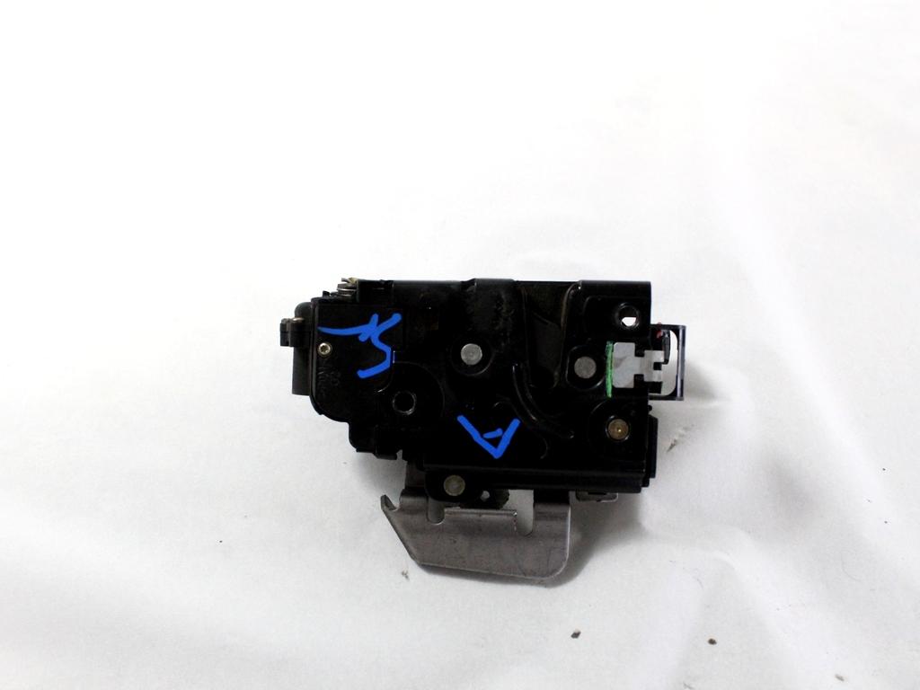 CENTRALNO ZAKLEPANJE PREDNIH LEVIH VRAT OEM N. 4B1837015G ORIGINAL REZERVNI DEL AUDI A4 B6 8E2 8E5 BER/SW (2001 - 2005) DIESEL LETNIK 2002