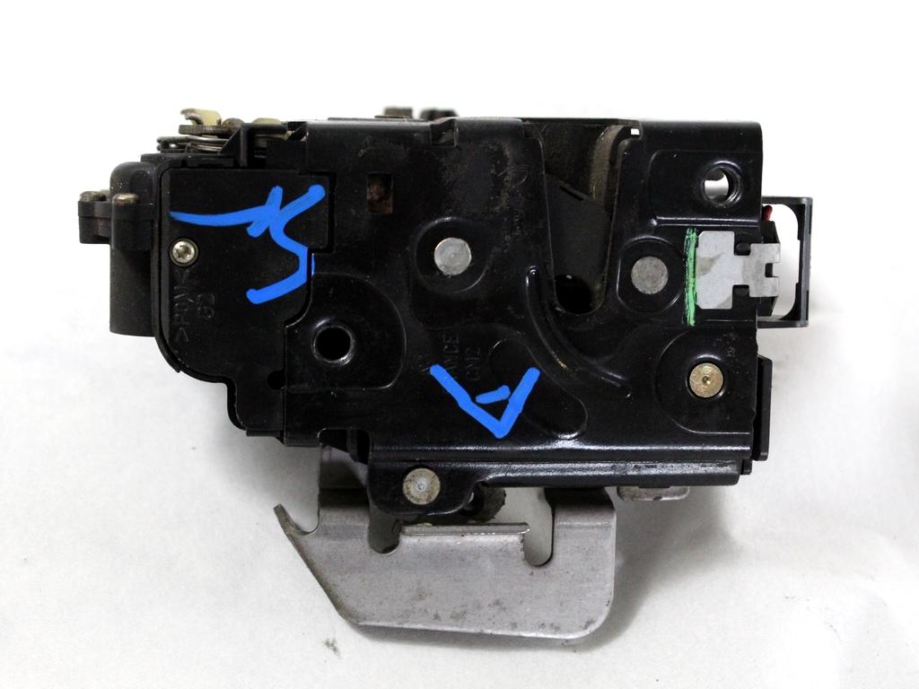 CENTRALNO ZAKLEPANJE PREDNIH LEVIH VRAT OEM N. 4B1837015G ORIGINAL REZERVNI DEL AUDI A4 B6 8E2 8E5 BER/SW (2001 - 2005) DIESEL LETNIK 2002