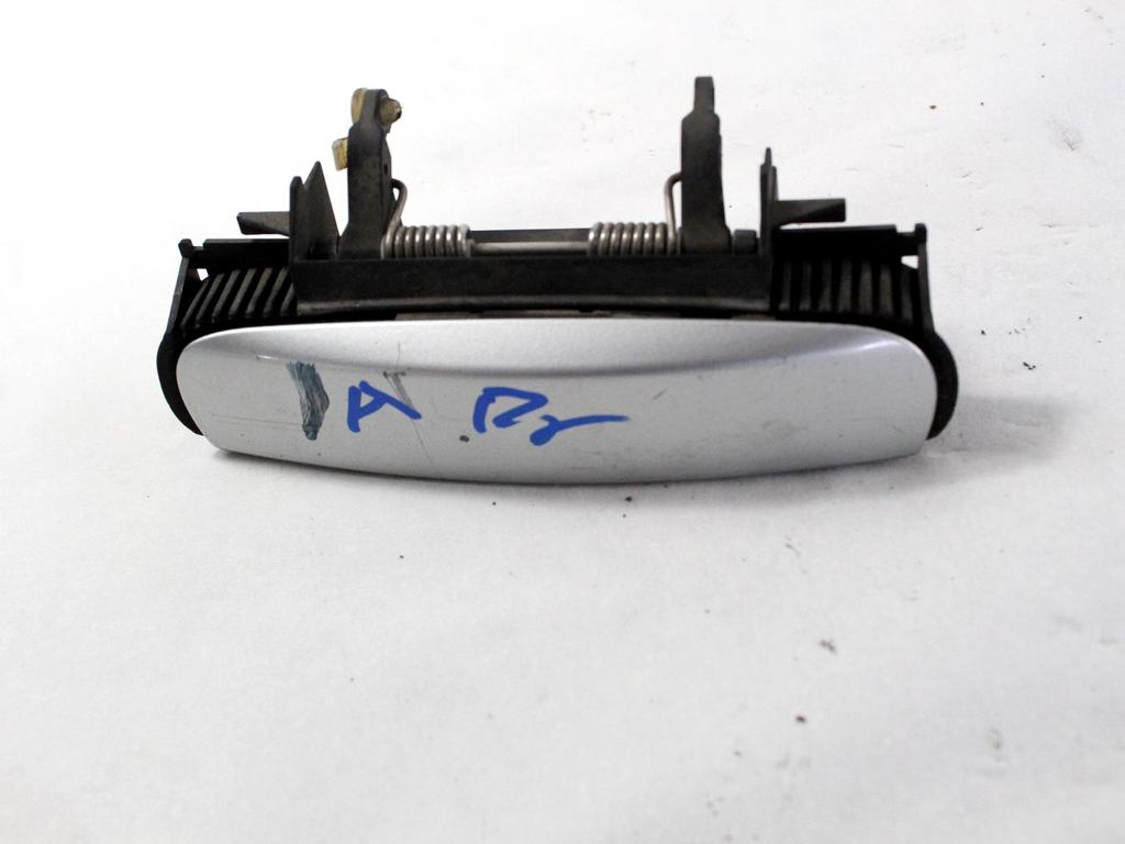 ZUNANJA KLJUKA SPREDNJA DESNA VRATA OEM N. 8E0839207 ORIGINAL REZERVNI DEL AUDI A4 B6 8E2 8E5 BER/SW (2001 - 2005) DIESEL LETNIK 2002