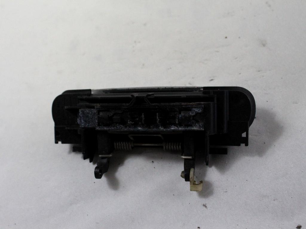 ZUNANJA KLJUKA ZADNJA LEVA VRATA OEM N. 8E0839207 ORIGINAL REZERVNI DEL AUDI A4 B6 8E2 8E5 BER/SW (2001 - 2005) DIESEL LETNIK 2002