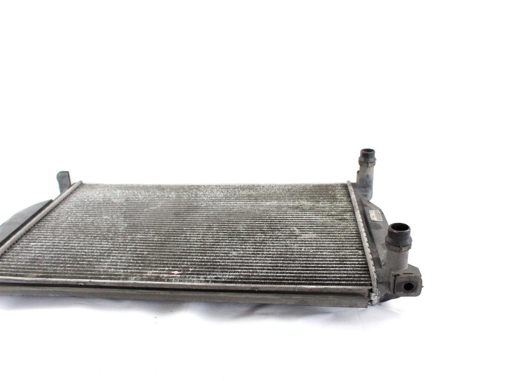 RADIATOR VODE OEM N. 8E0121251 ORIGINAL REZERVNI DEL AUDI A4 B6 8E2 8E5 BER/SW (2001 - 2005) DIESEL LETNIK 2002