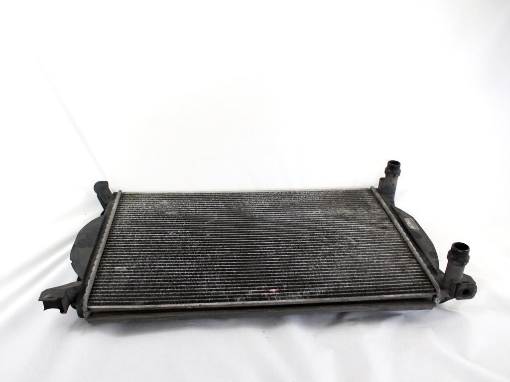 RADIATOR VODE OEM N. 8E0121251 ORIGINAL REZERVNI DEL AUDI A4 B6 8E2 8E5 BER/SW (2001 - 2005) DIESEL LETNIK 2002