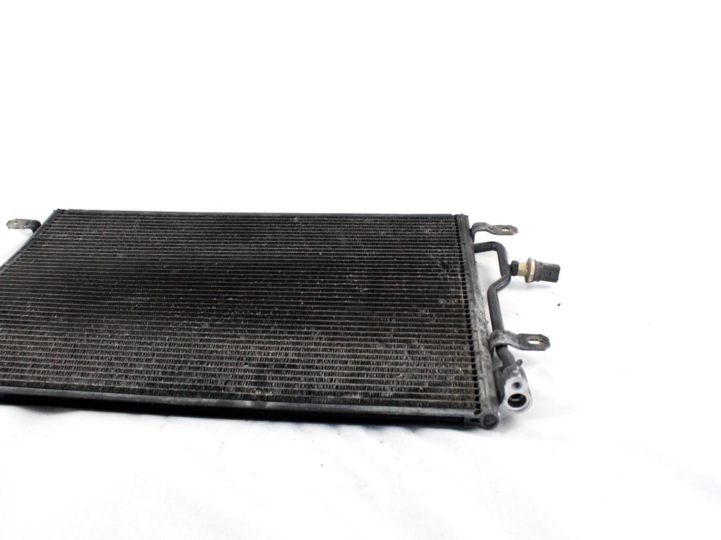 HLADILNIK KLIME OEM N. 8E0260401B ORIGINAL REZERVNI DEL AUDI A4 B6 8E2 8E5 BER/SW (2001 - 2005) DIESEL LETNIK 2002