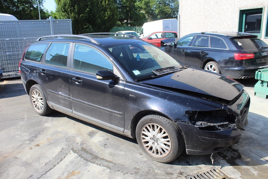 VOLVO V50 SW 2.0 D 100KW 6M 5P (2004) RICAMBI IN MAGAZZINO