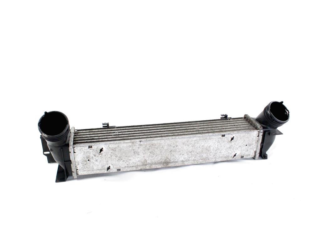 HLADILNIK INTERCOOLER OEM N. 3093796 ORIGINAL REZERVNI DEL BMW SERIE 1 BER/COUPE/CABRIO E81/E82/E87/E88 (2003 - 2007) DIESEL LETNIK 2006