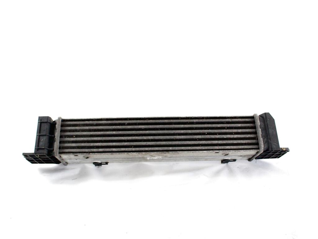 HLADILNIK INTERCOOLER OEM N. 3093796 ORIGINAL REZERVNI DEL BMW SERIE 1 BER/COUPE/CABRIO E81/E82/E87/E88 (2003 - 2007) DIESEL LETNIK 2006