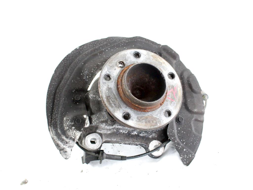 VRTLJIVI LEZAJ DESNO / PESTO KOLESA Z LEZAJEM SPREDAJ OEM N. 31216764444 ORIGINAL REZERVNI DEL BMW SERIE 1 BER/COUPE/CABRIO E81/E82/E87/E88 (2003 - 2007) DIESEL LETNIK 2006