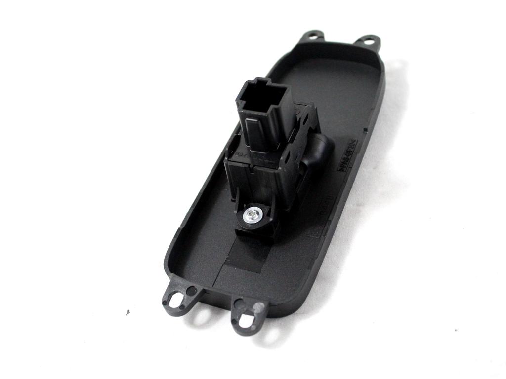 STIKALO SPREDNJIH DESNIH SIP OEM N. 30658448 ORIGINAL REZERVNI DEL VOLVO V50 545 (2004 - 05/2007) DIESEL LETNIK 2004