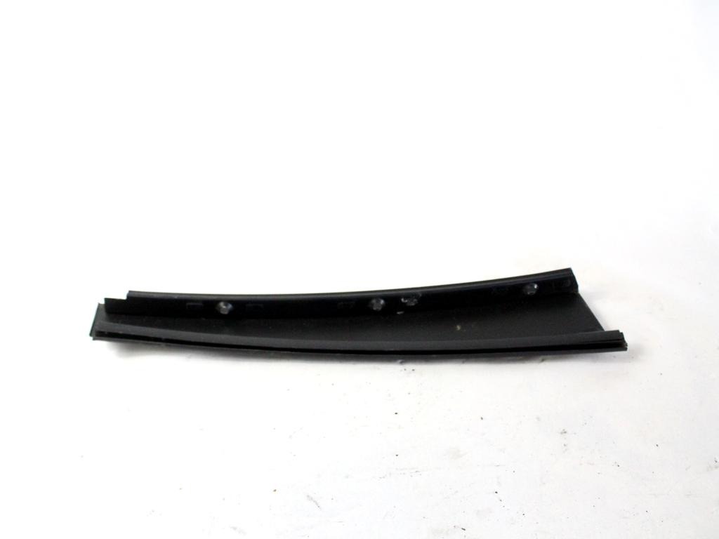 COVER / STOLPEC B / VRATA / SPREDNJA OEM N. 8622654 ORIGINAL REZERVNI DEL VOLVO V50 545 (2004 - 05/2007) DIESEL LETNIK 2004