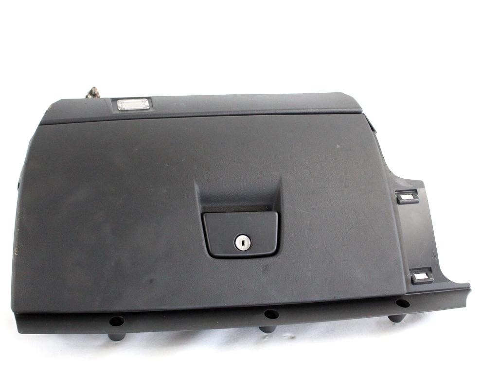 PREDAL ZA DOKUMENTE OEM N. 39995637 ORIGINAL REZERVNI DEL VOLVO V50 545 (2004 - 05/2007) DIESEL LETNIK 2004