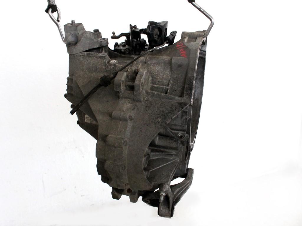 ROCNI MENJALNIK OEM N. 8252196 ORIGINAL REZERVNI DEL VOLVO V50 545 (2004 - 05/2007) DIESEL LETNIK 2004