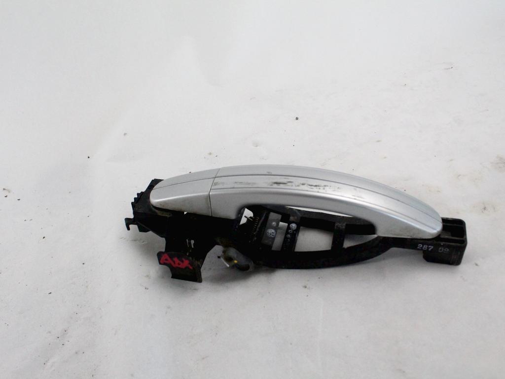 ZUNANJA KLJUKA SPREDNJA DESNA VRATA OEM N. 1305822 ORIGINAL REZERVNI DEL FORD FOCUS DA HCP DP MK2 R BER/SW (2008 - 2011) BENZINA/GPL LETNIK 2011