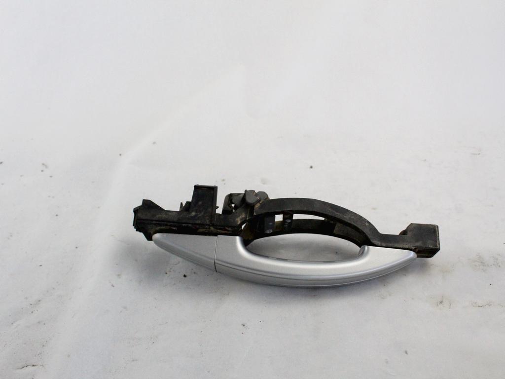 ZUNANJA KLJUKA SPREDNJA DESNA VRATA OEM N. 1305822 ORIGINAL REZERVNI DEL FORD FOCUS DA HCP DP MK2 R BER/SW (2008 - 2011) BENZINA/GPL LETNIK 2011