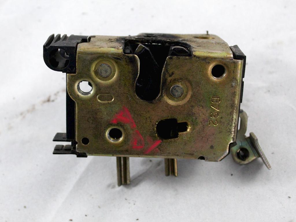 CENTRALNI ZAKLEP SPREDNJIH VRAT  OEM N. 46759835 ORIGINAL REZERVNI DEL FIAT PUNTO 176 MK1/MK1 CABRIO (1993 - 08/1999) BENZINA LETNIK 1999